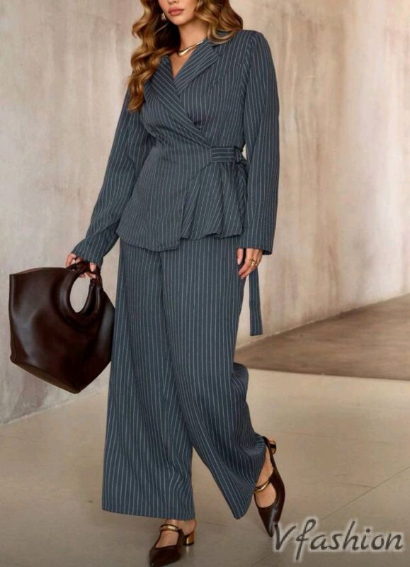 Костюм панталон и сако с колан