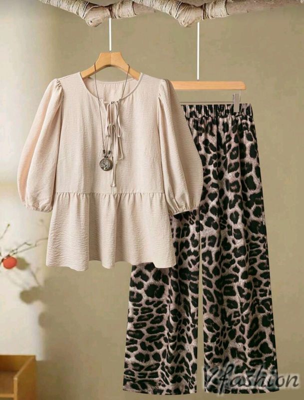 Комплект блуза и панталон с леопардов принт