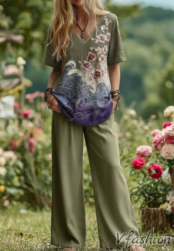 Комплект панталон с джобове и блуза с принт