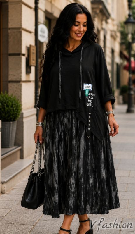 Рокля с апликации и качулка