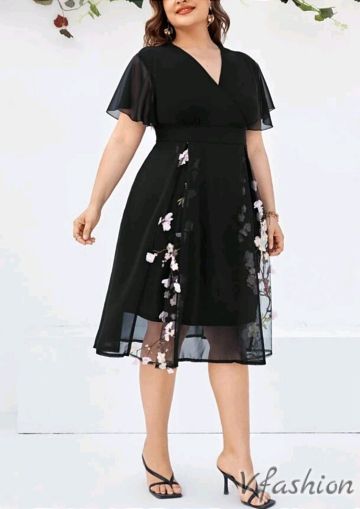 Елегантна рокля с бродерии - черна - 176956
