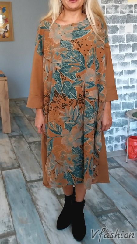 Джинсова рокля с цветен принт - карамел