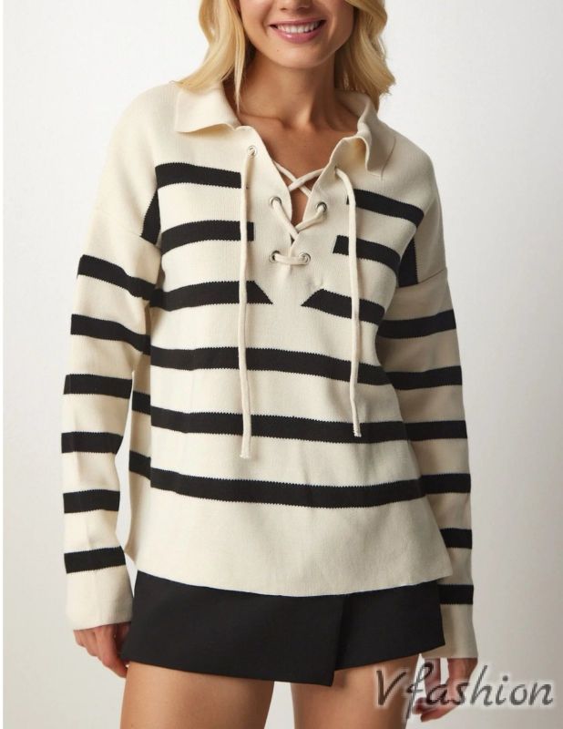 Пуловер на райе с връзки