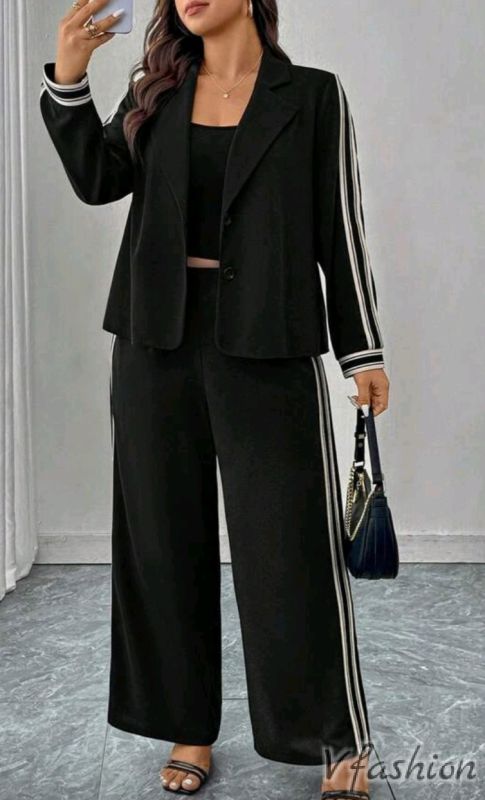 Комплект панталон и сако с бели ленти