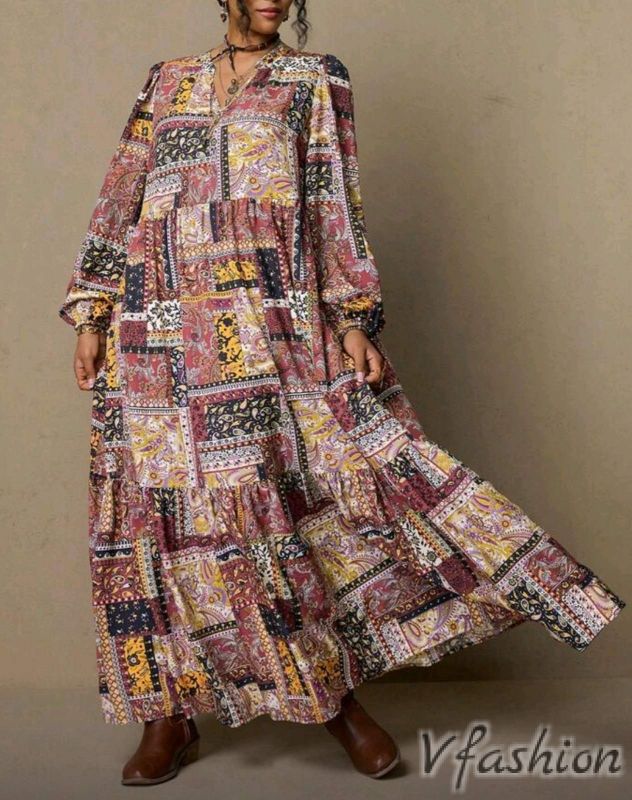 Разкроена рокля с пачуърк принт