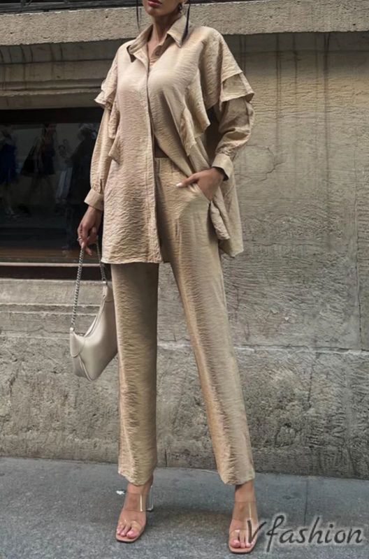 Комплект панталон и риза с волани - бежов
