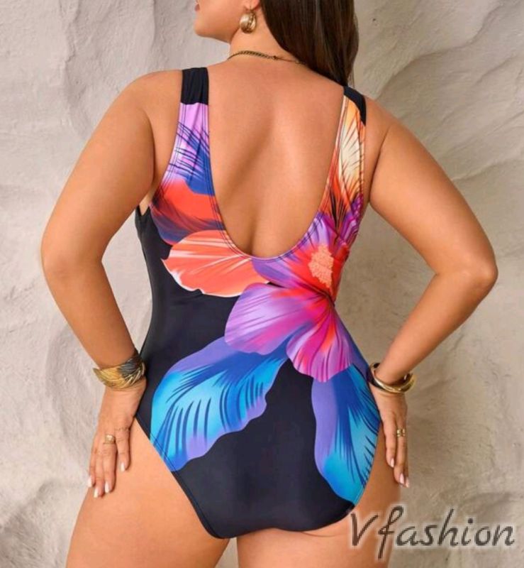 Цял бански с красиви цветя