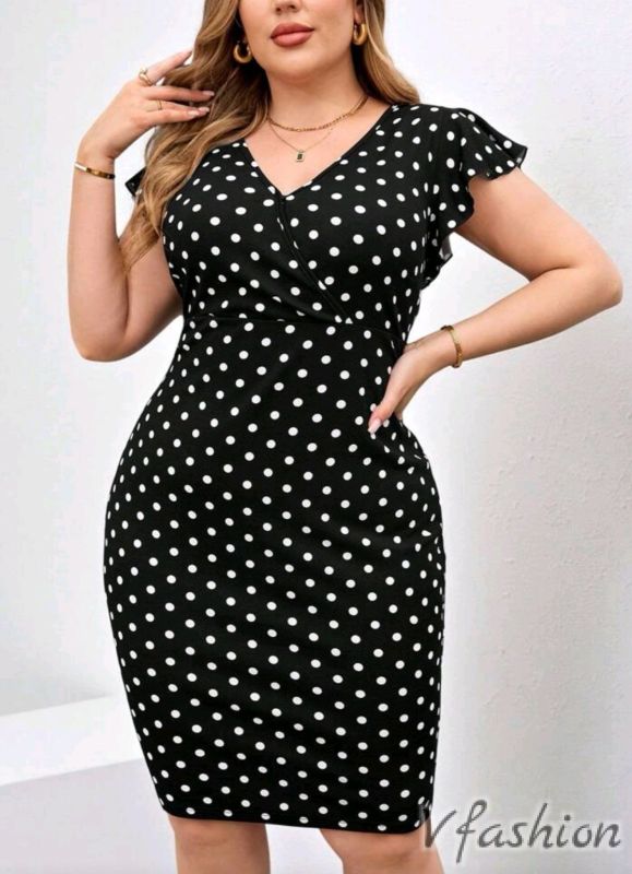 Еластична рокля на точки - черна