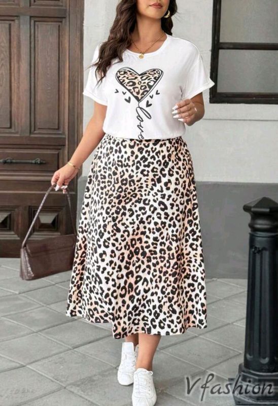 Комплект тениска и пола с леопардов принт