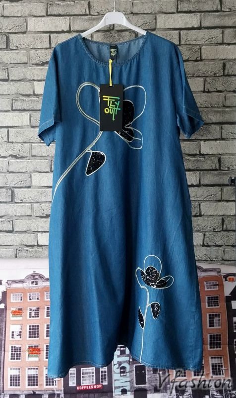 Дънкова рокля с бродирани цветя