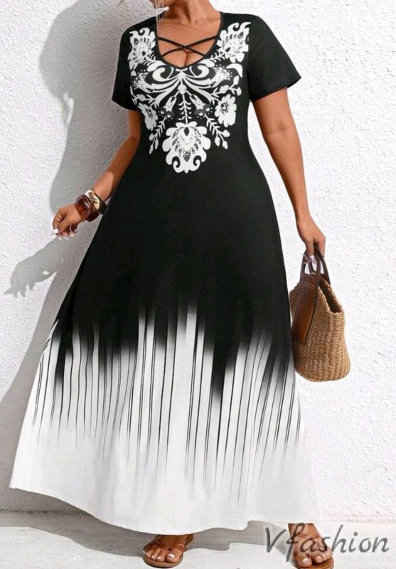 Еластична рокля в черно и бяло