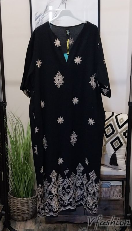 Памучна рокля с бродерии - черна