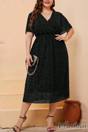 Елегантна рокля с мотиви - черна - 176958