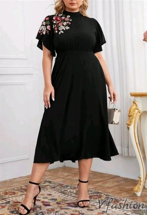 Елегантна рокля с бродерия - черна - 177123