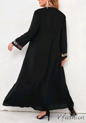 Разкроена рокля с бродерии - черна - 177155