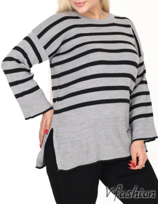 Пуловер на райета - сиво и черно