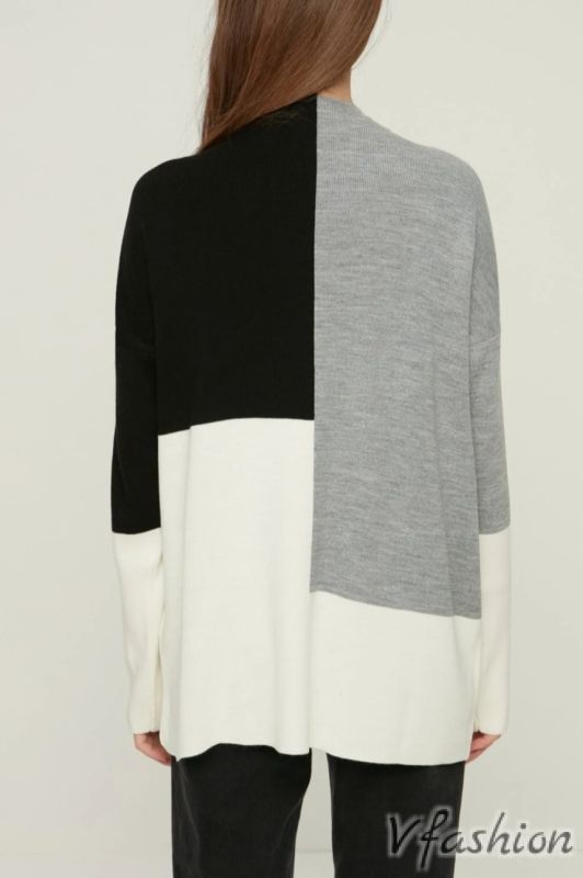 Трицветен пуловер