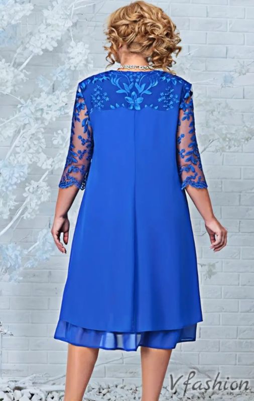 Шифонена рокля с дантелени ръкави