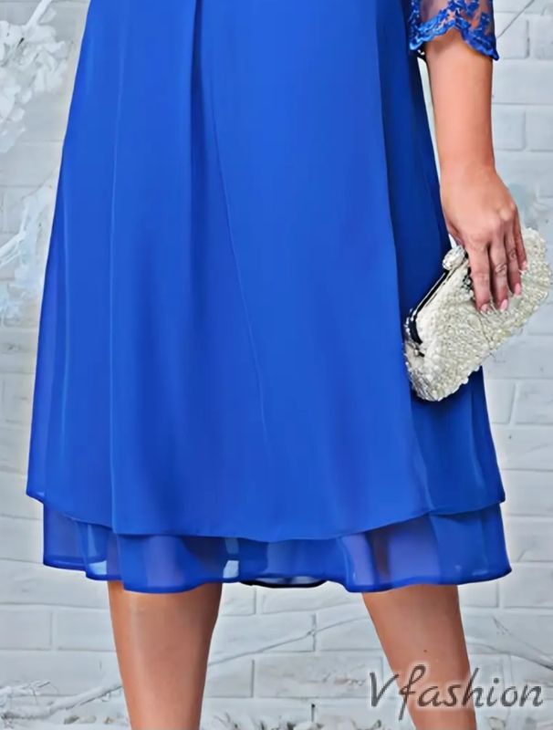 Шифонена рокля с дантелени ръкави