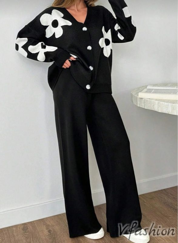 Комплект панталон и жилетка на цветя