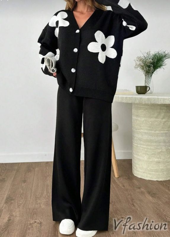 Комплект панталон и жилетка на цветя