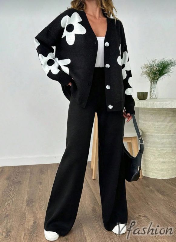 Комплект панталон и жилетка на цветя