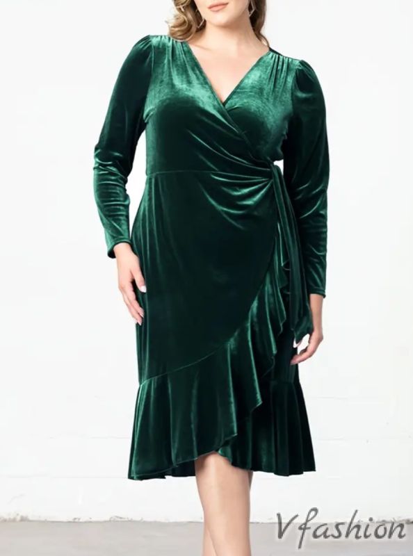 Рокля от фино кадифе с волан - зелена