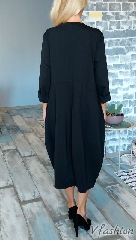 Рокля с брошка цвете с джобове