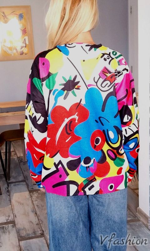 Пуловер с абстрактен принт