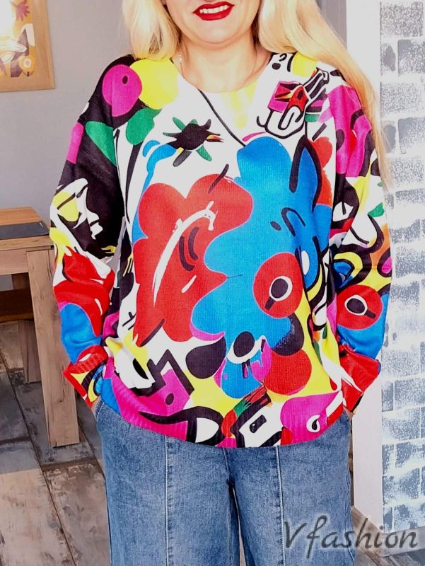 Пуловер с абстрактен принт