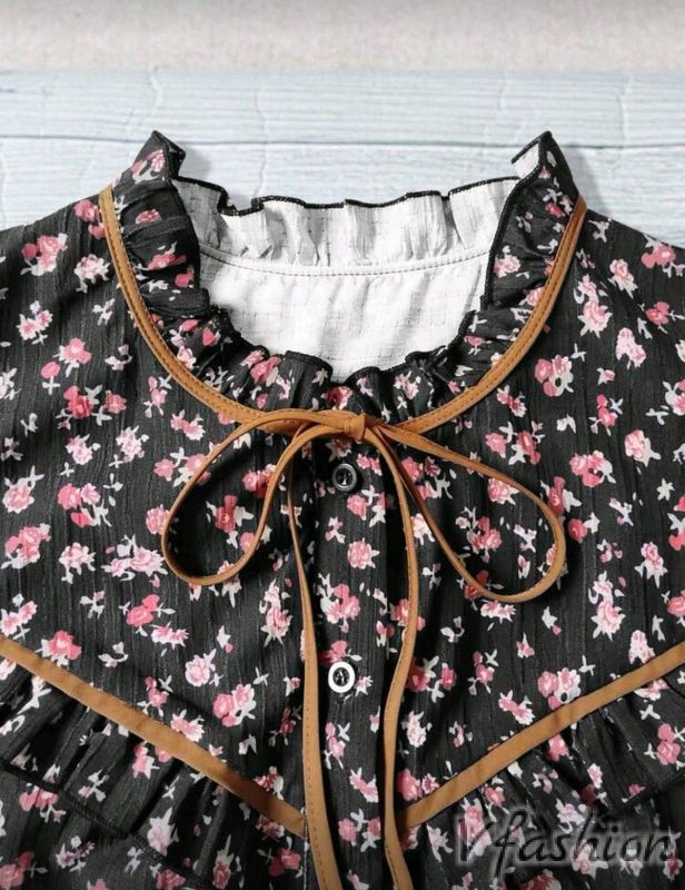 Риза с връзки на цветчета