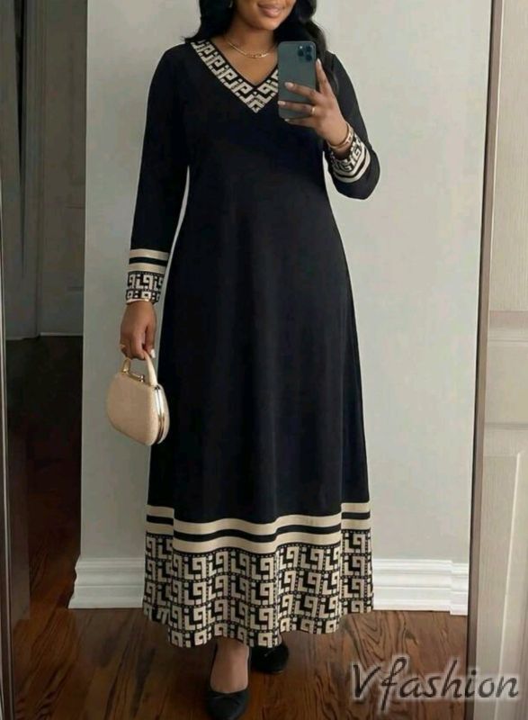 Дълга рокля с геометрични мотиви