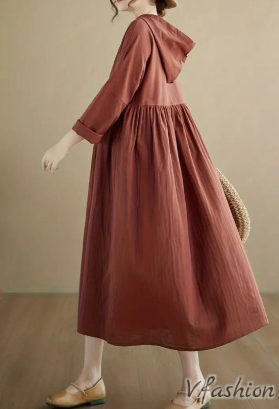 Рокля с качулка и джобове