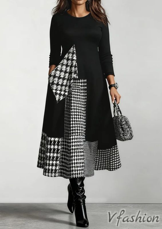 Еластична рокля с черно-бял принт