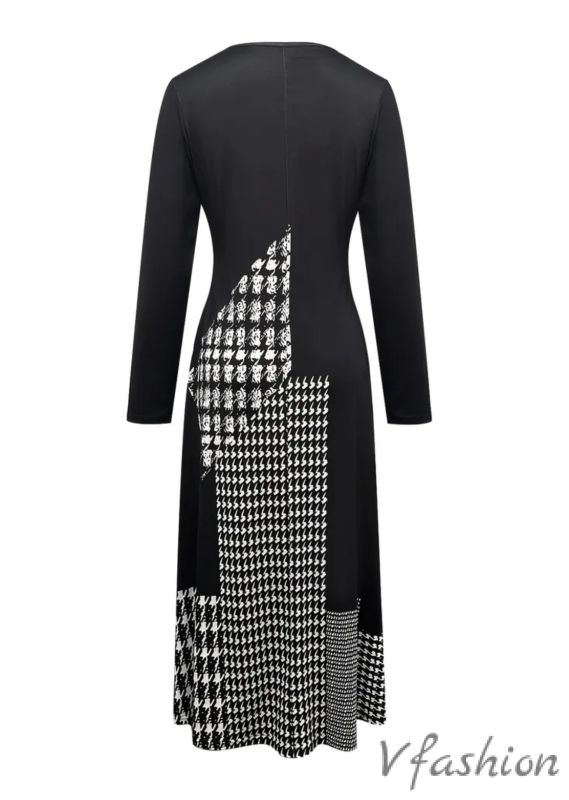 Еластична рокля с черно-бял принт