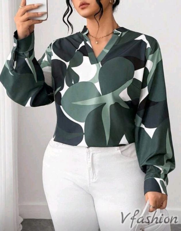 Елегантна блуза с принт