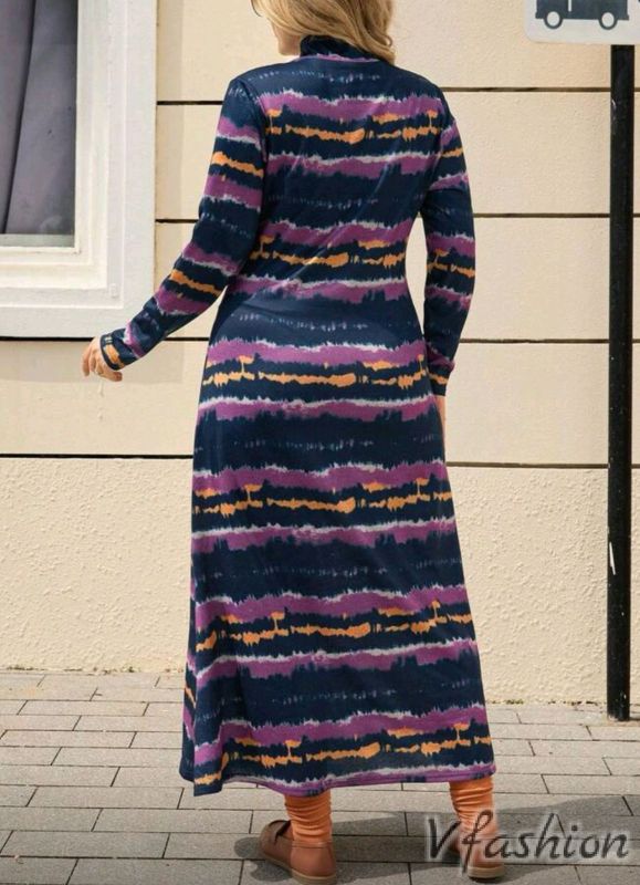 Еластична рокля с висока яка