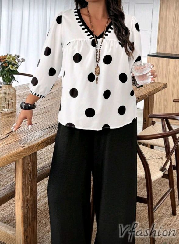 Комплект панталон и блуза на точки
