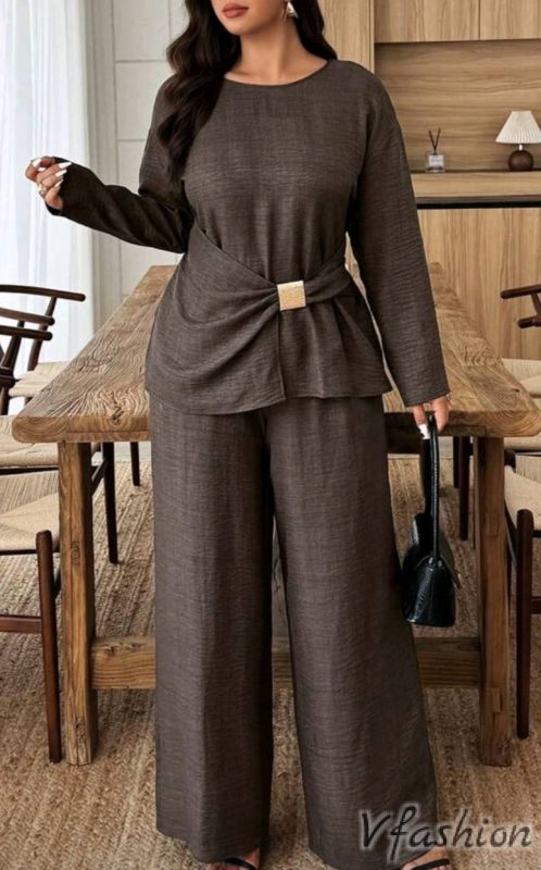 Комплект панталон и блуза с метален акцент