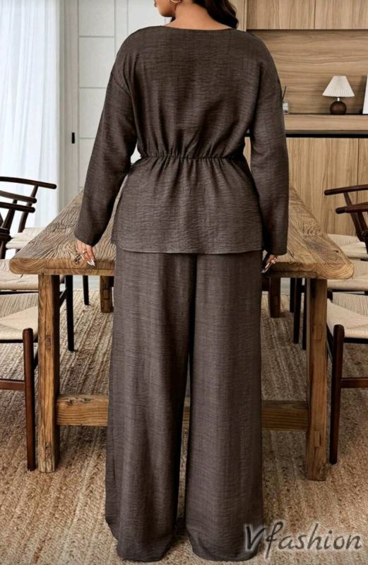 Комплект панталон и блуза с метален акцент