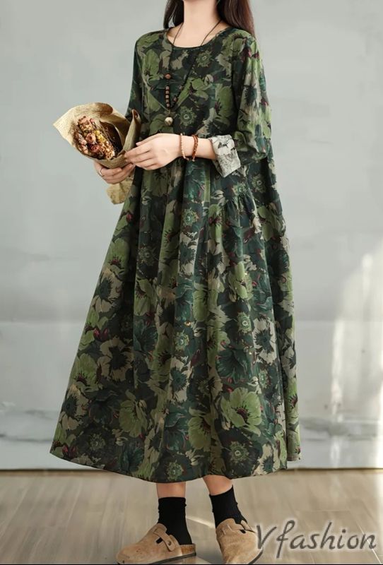 Разкроена рокля с джобове 