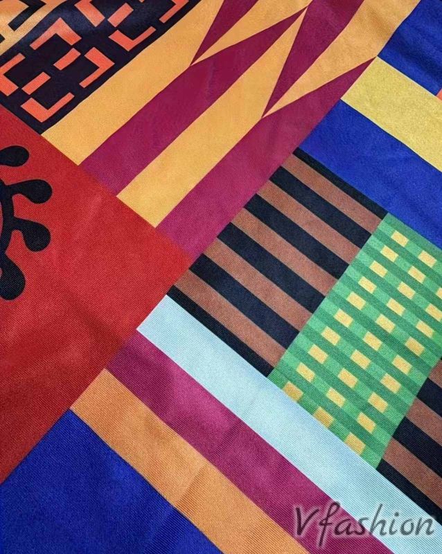 Еластична рокля с джобове