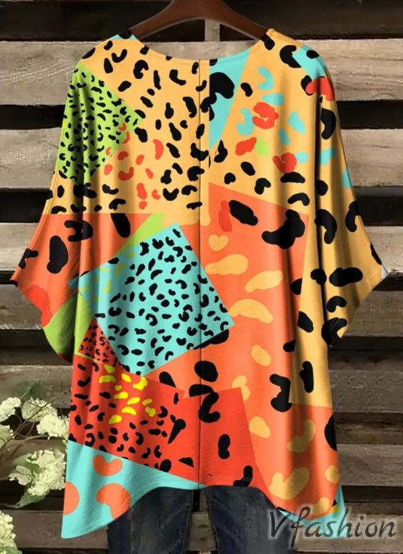 Еластична блуза с цветен принт