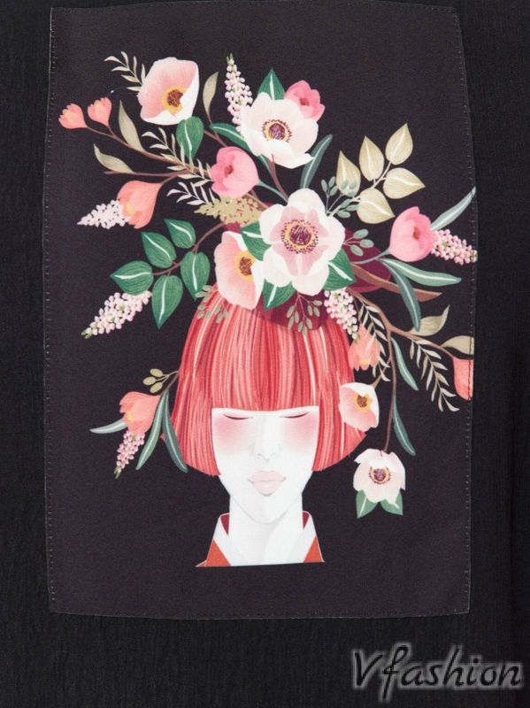 Рокля с волан и цветен акцент