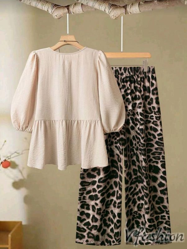 Комплект блуза и панталон с леопардов принт