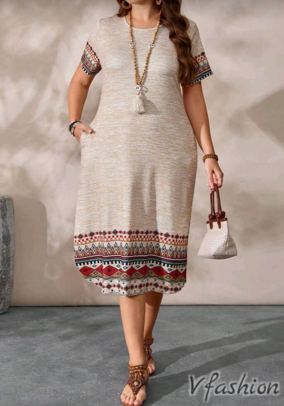 Лятна рокля с джобове и бохо мотиви