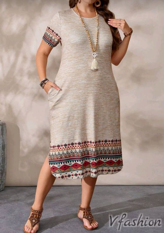 Лятна рокля с джобове и бохо мотиви