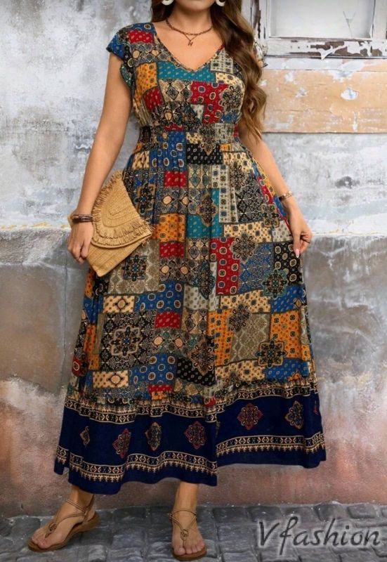 Разкроена рокля с пачуърк принт