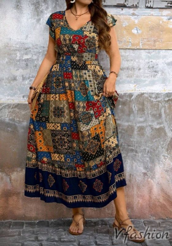 Разкроена рокля с пачуърк принт