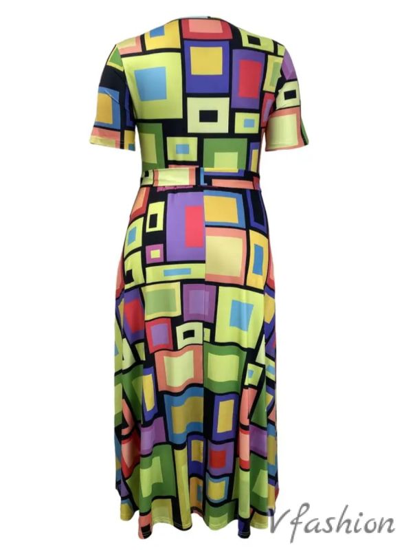 Еластична рокля с цветен принт